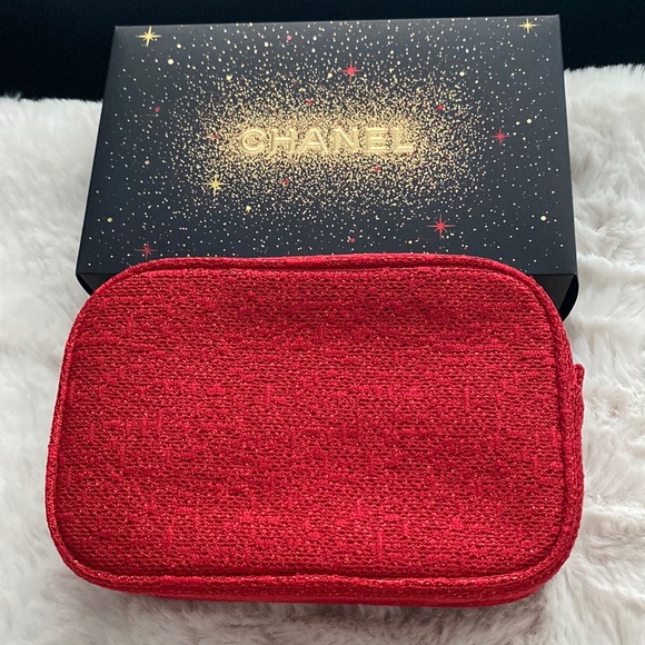 Limited Edition 2021 Chanel Cosmetics Pouch. - Picture 4 of 8